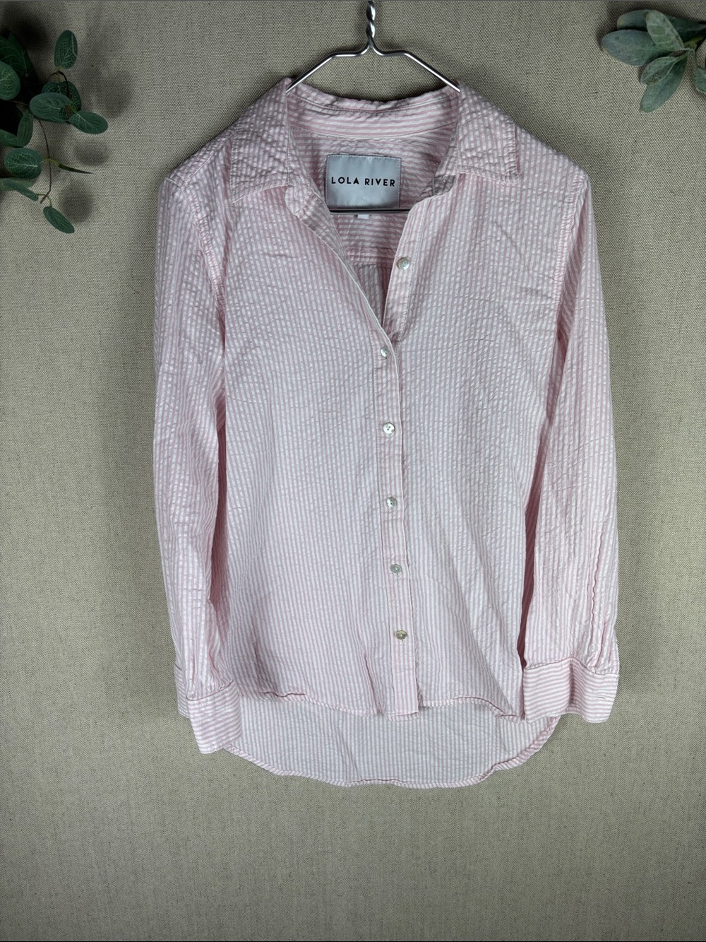 Lola River > Pink Seersucker Cotton Button-Up Shirt Medium